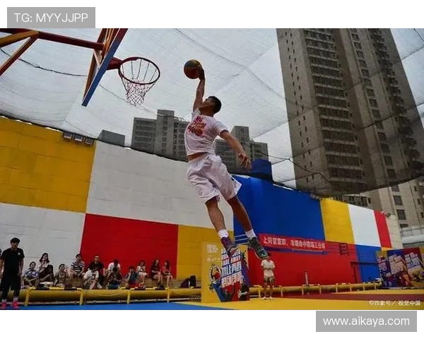 篮球点燃青春激情展现团队力量谱写赛场拼搏与梦想篇章