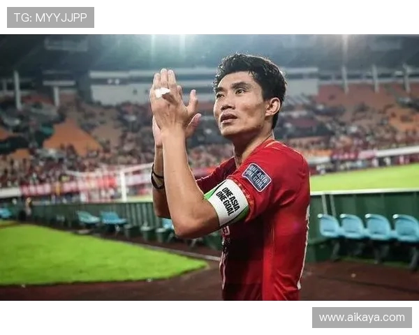 郑智：从中场指挥官到中国足球精神象征的传奇之路