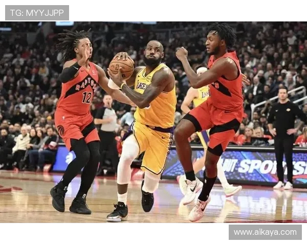 猛龙队与76人队激战正酣 谁能在季后赛中脱颖而出创造历史