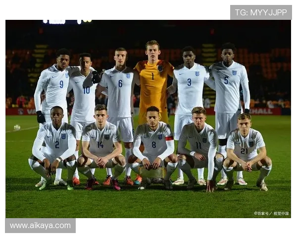 足球盛宴：全球顶级联赛对抗赛场，星光闪耀的激烈角逐与梦想的碰撞