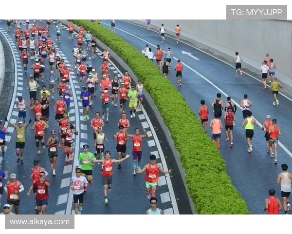 广州城市马拉松精彩点评街舞队默契配合展现活力与激情 广州城市马拉松精彩点评街舞队默契配合展现活力与激情