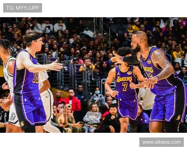 2014年湖人与快船的激烈对决回顾及赛季精彩瞬间分析